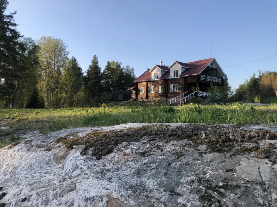 Дома у фьерда в Карелии