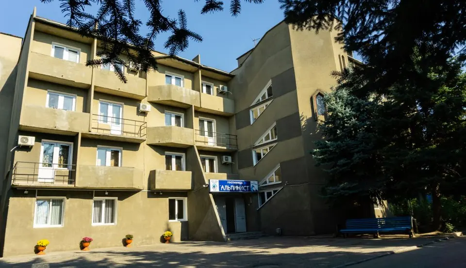 Гостиница Альпинист — фото 1