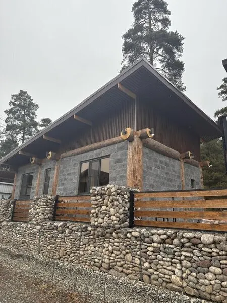 Частный дом Гнѣздо с камином и двумя спальнями
