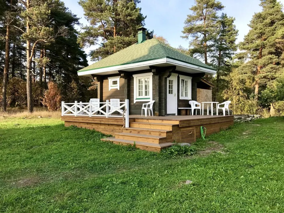 Частный дом Дом на скале с видом на озеро