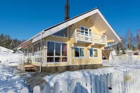 Парк отель на берегу реки