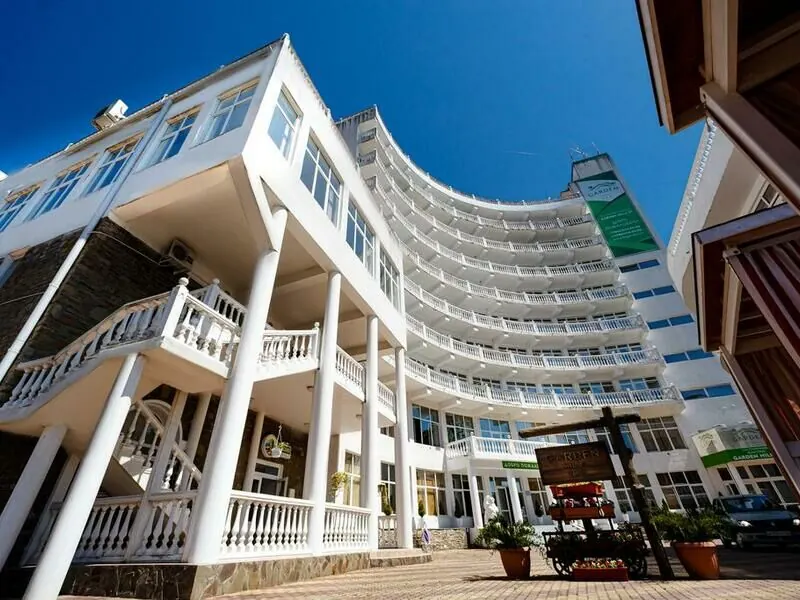 Отель Garden Hills