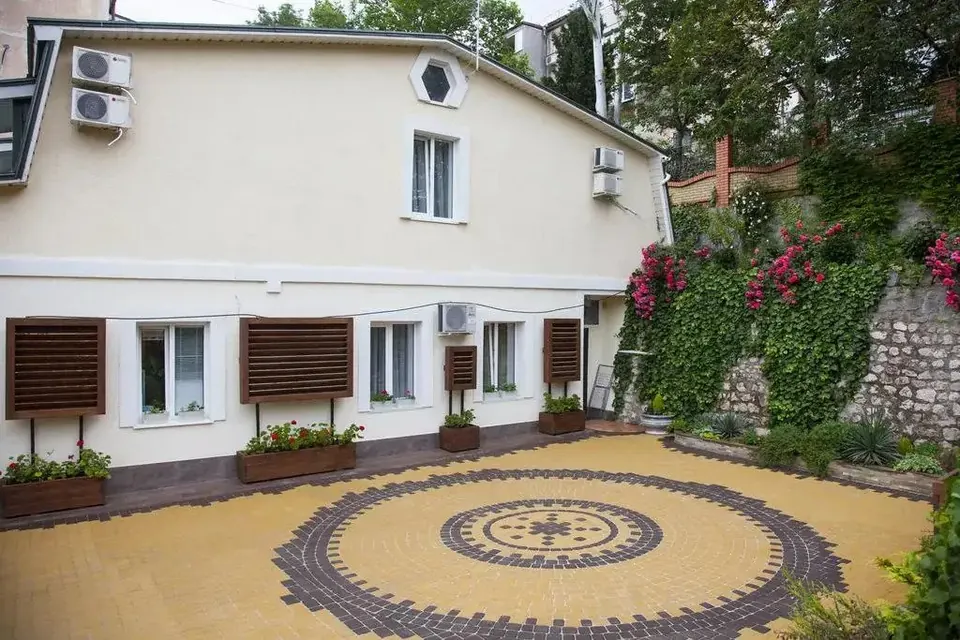 Гостевой дом Floral Courtyard